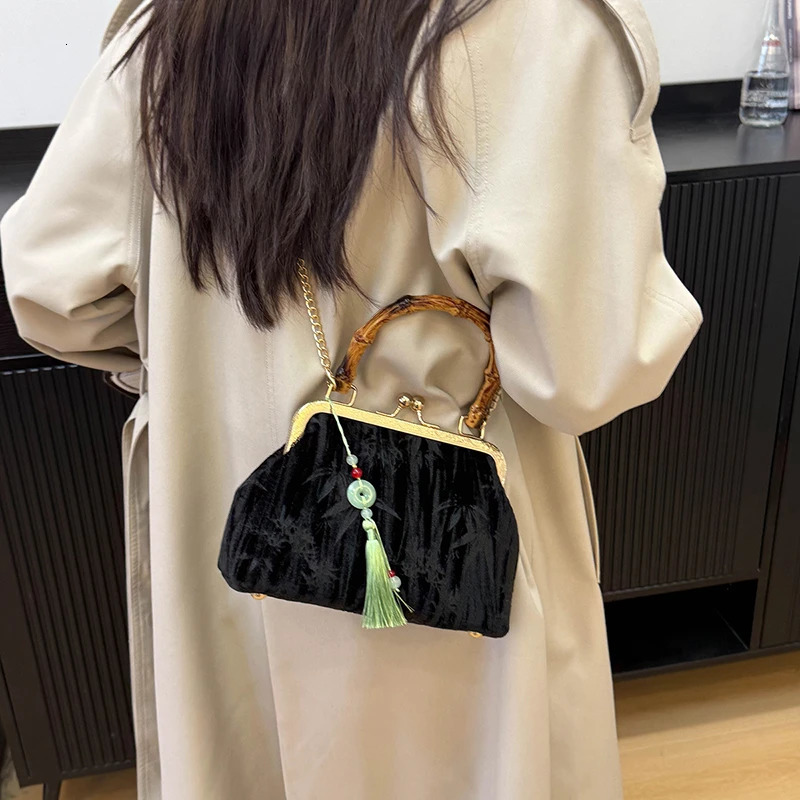Fashion Chinesestyle Bamboo Section Handbag Womens 2025 n Shell Chain Bag Pair with Cheongsam Evening Dress Crossbody 260307