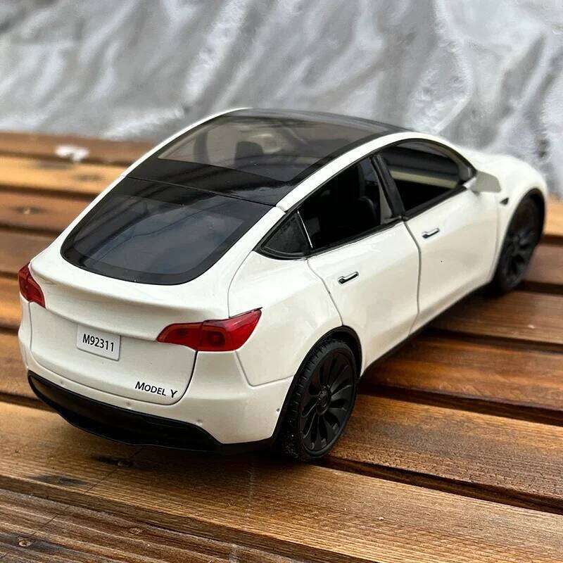 1:24 Tesla Y 3 S Metal Alloy Diecast Car Model Sound And Light Children's Toy Collectibles Birthday Gifts Z260306