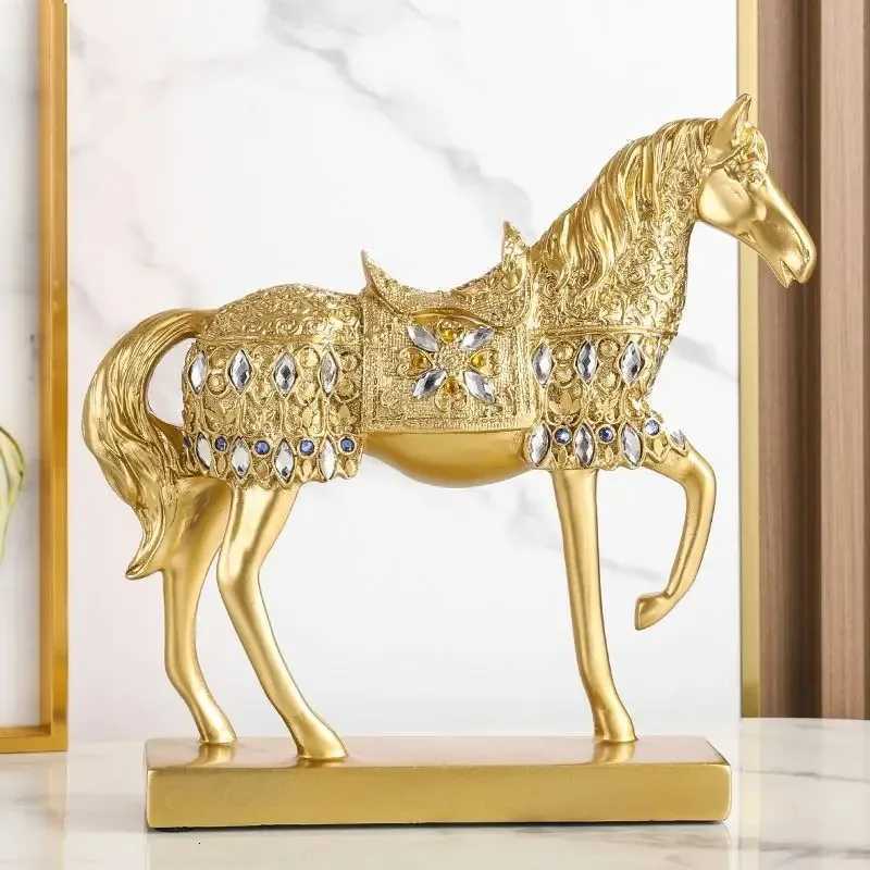 Golden Horse Statue Decor Luxury Resin Sculpture for Tabletop & GiftT260307