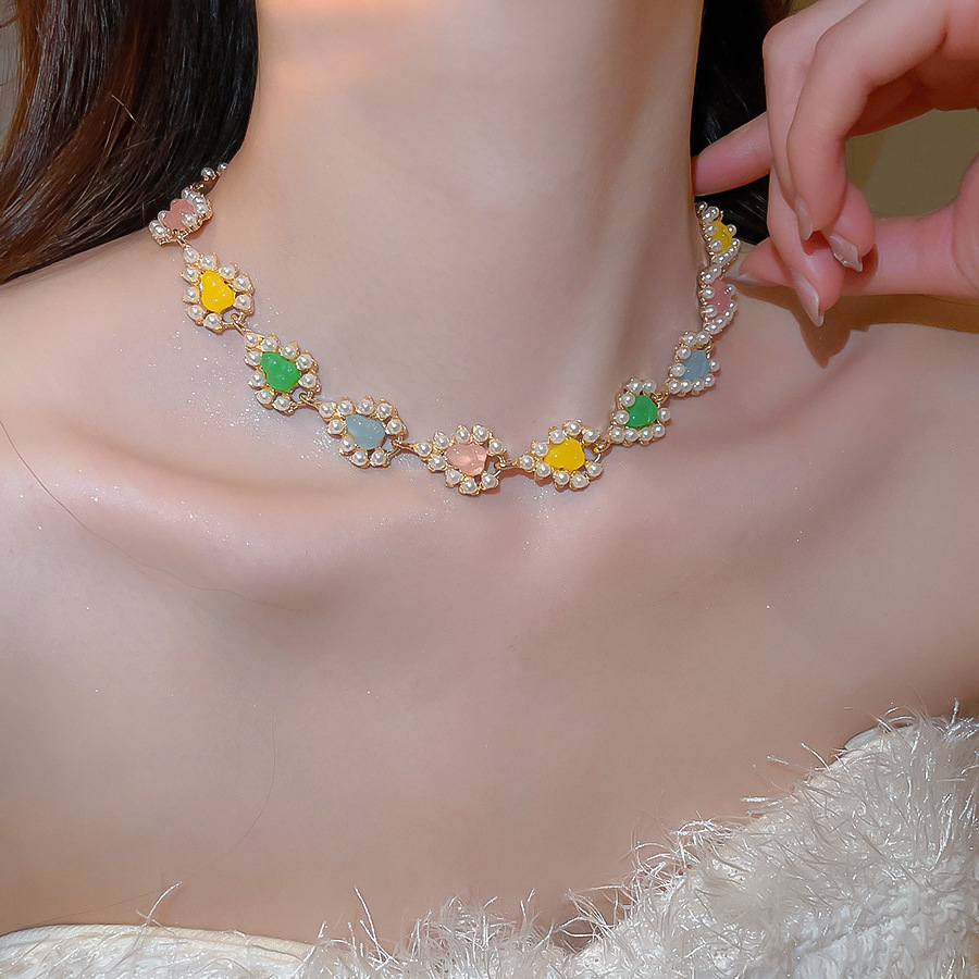 French vintage jewelry high-end design green leaf-shaped pearl necklace and bracelet set, plated with real gold, versatile