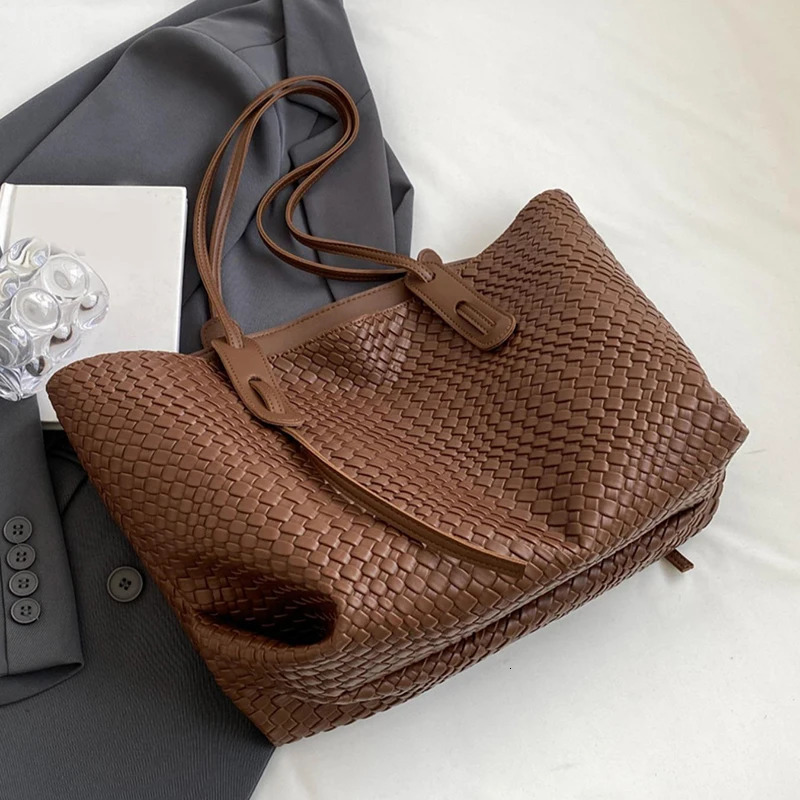 Ladies solid color multifunctional handbag minimalist ladies shoulder bag lightweight commuting for daily office use 260228