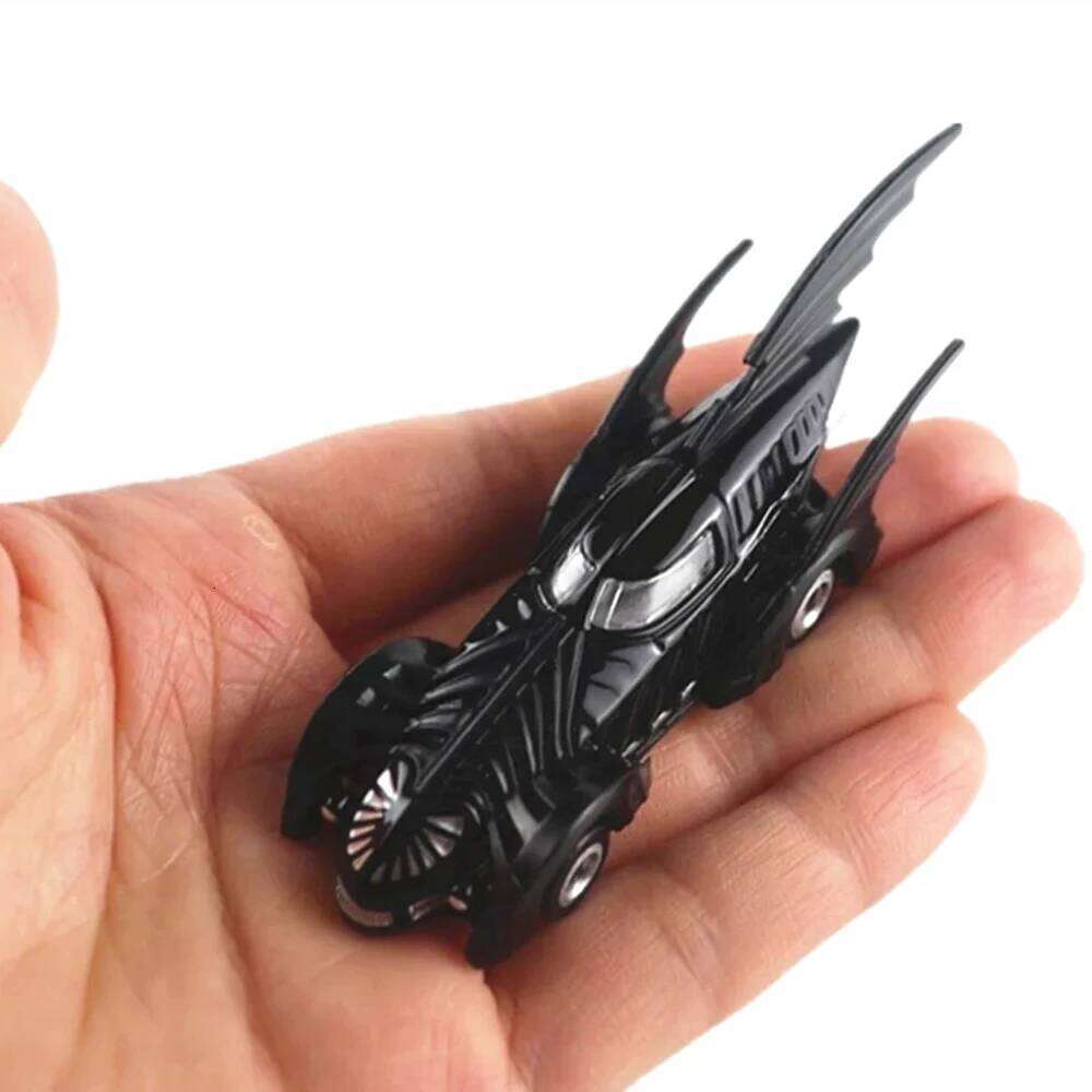 Takara Tomy Tomica Scale Batman Car Model Batmobile Pod Bike Christmas Halloween Gift Kids Room Decor Toys for Baby Boys Girls Z260306