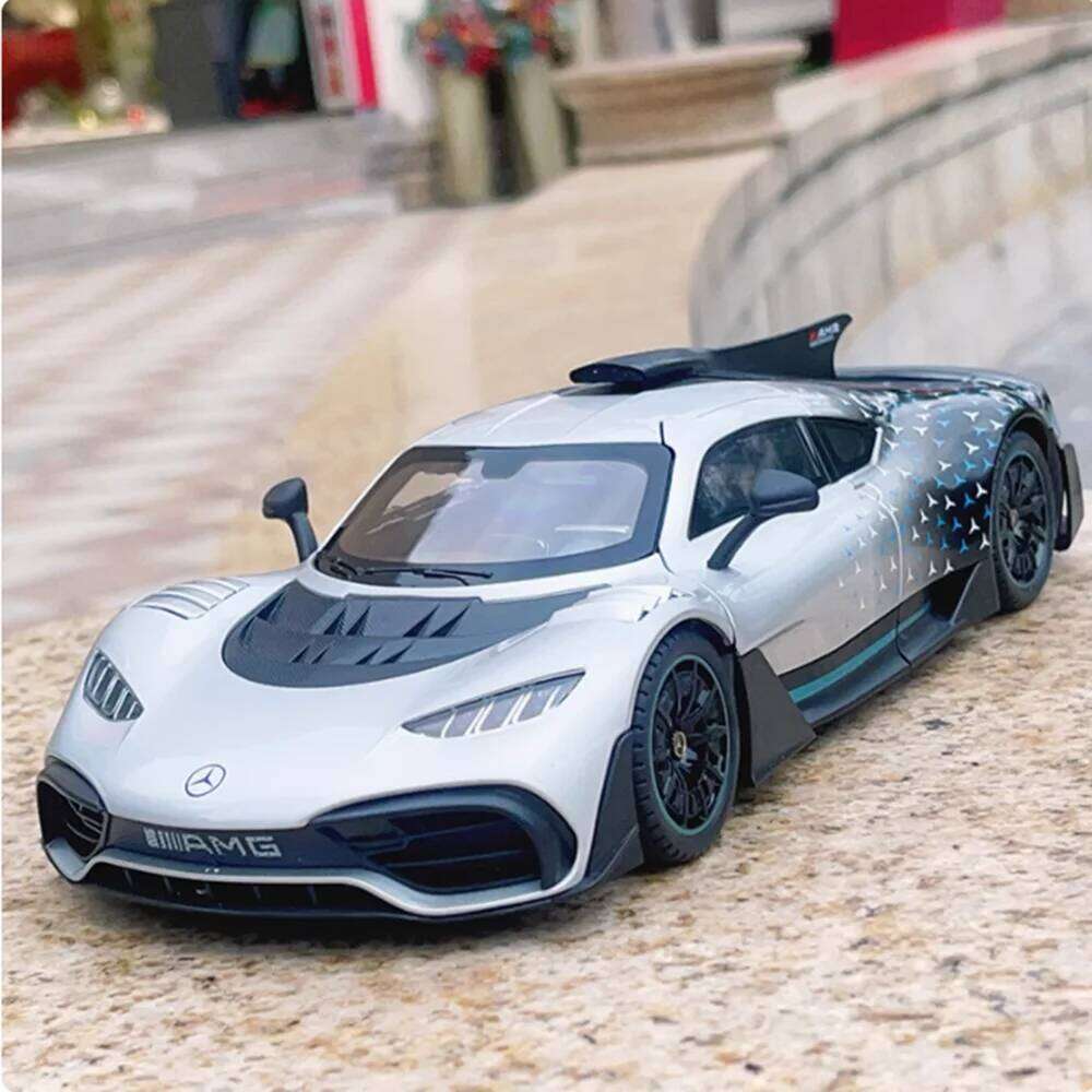 1:18 ONE GTR Alloy Sports Car Model Diecast Toys Doors Opened Sound Light Pull Back Miniature Vehices for Friend's Birthday Gift Z260306