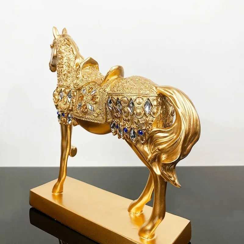 Golden Horse Statue Decor Luxury Resin Sculpture for Tabletop & GiftT260307