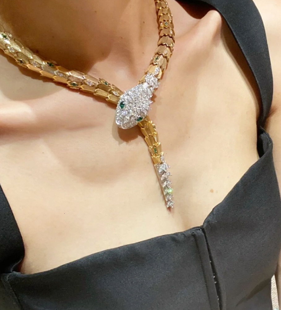 Necklaces Luxury Designer Jewelry Women Snake Classic Necklace Ruby Emerald Steel Gold Jewelry Womens Diamond Snake Necklace Daily Outfit