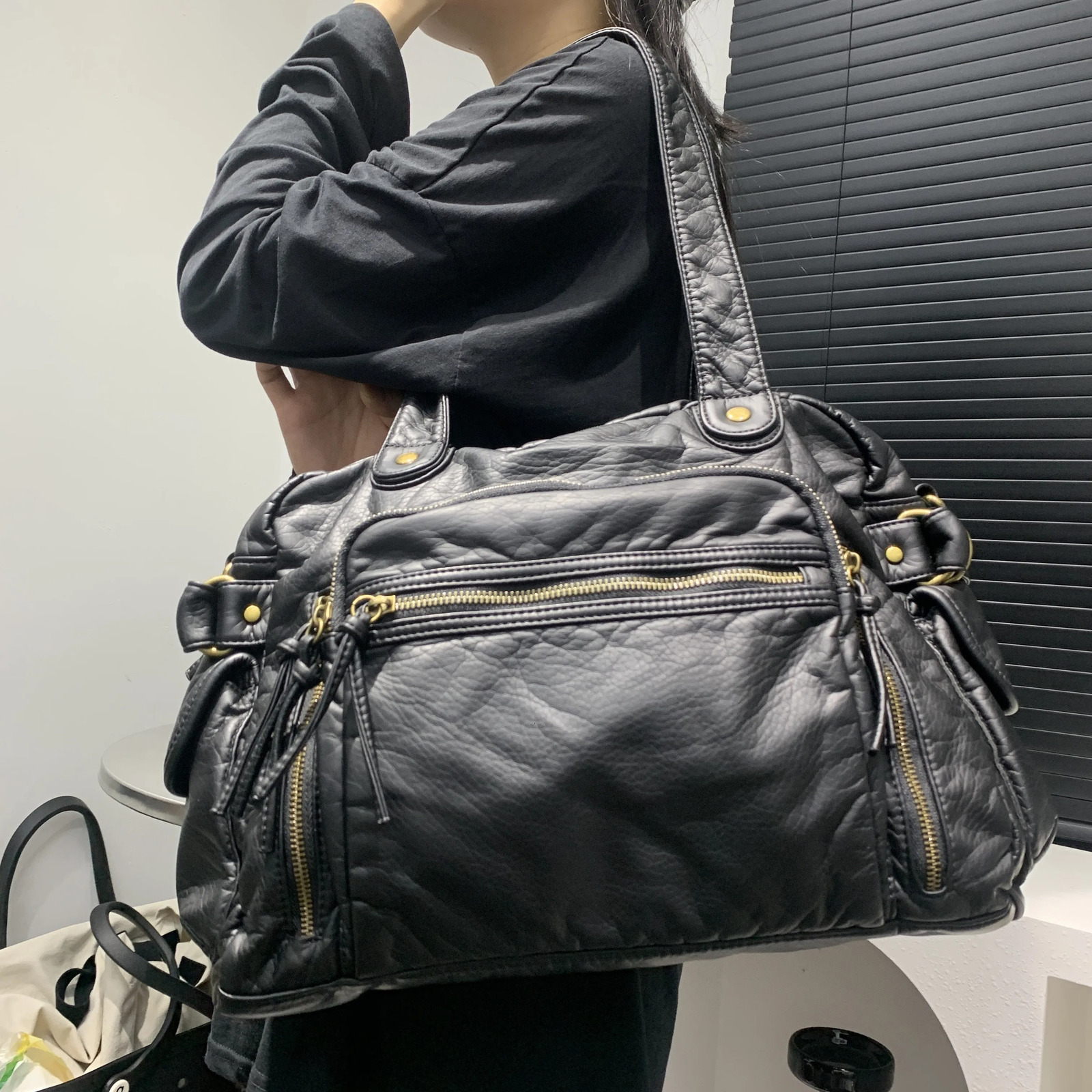 Womens Fashion Retro Tote Bag Soft PU Leather Large Capacity Shoulder Bag Y2K Punk Multi Pocket Crossbody Handbag 260303