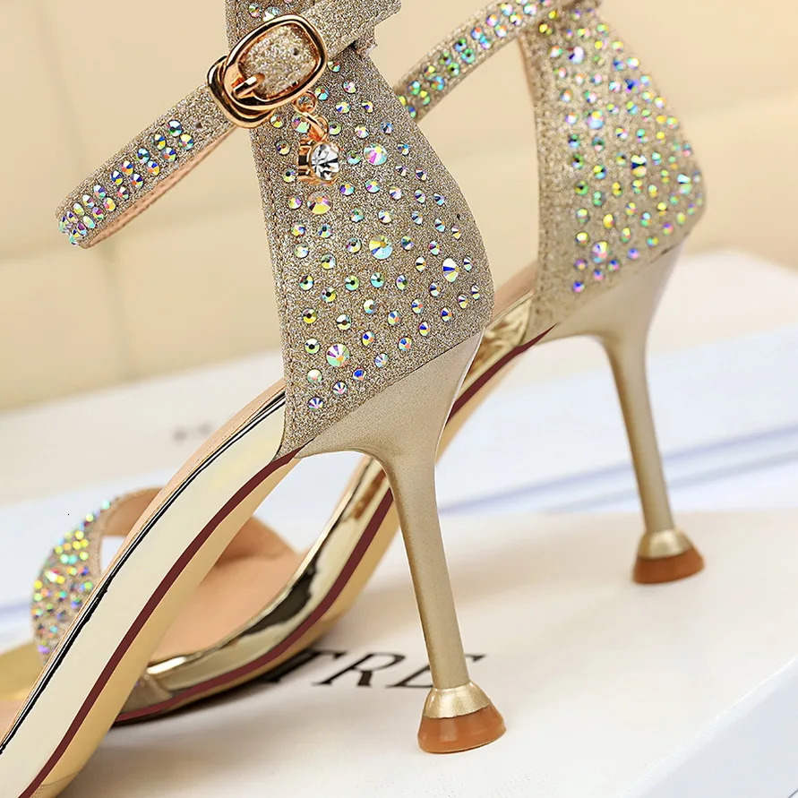 Women Summer Sandals 85cm High Heels Rhinestone Crystal Middle Heels Ankle Strappy Sandles Lady Wedding Event Party Gold Shoes 260306