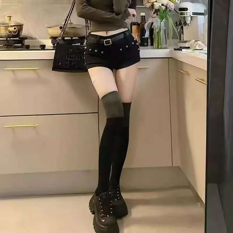 Black Sexy Low Waist Y2K Jean Shorts Woman Punk Gothic Denim Super Shorts Female Korean Fashion Slin Fit Short Pants 260306