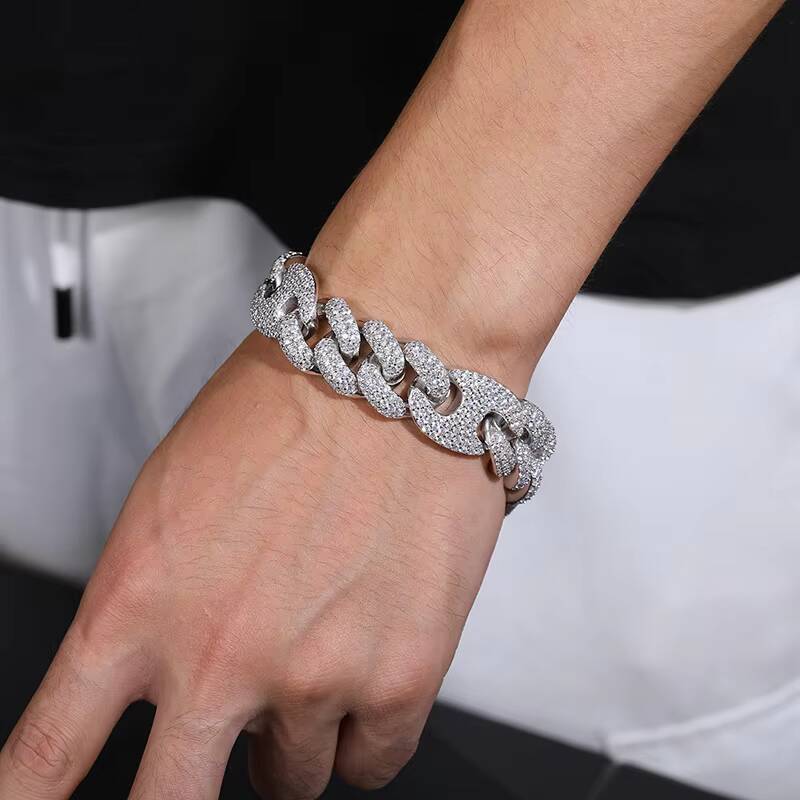 Hot Sale High Quality New Fashion Iced Out Moissanite/Zircon Cuban Link Chain Hip Hop Bracelet for Men and Women