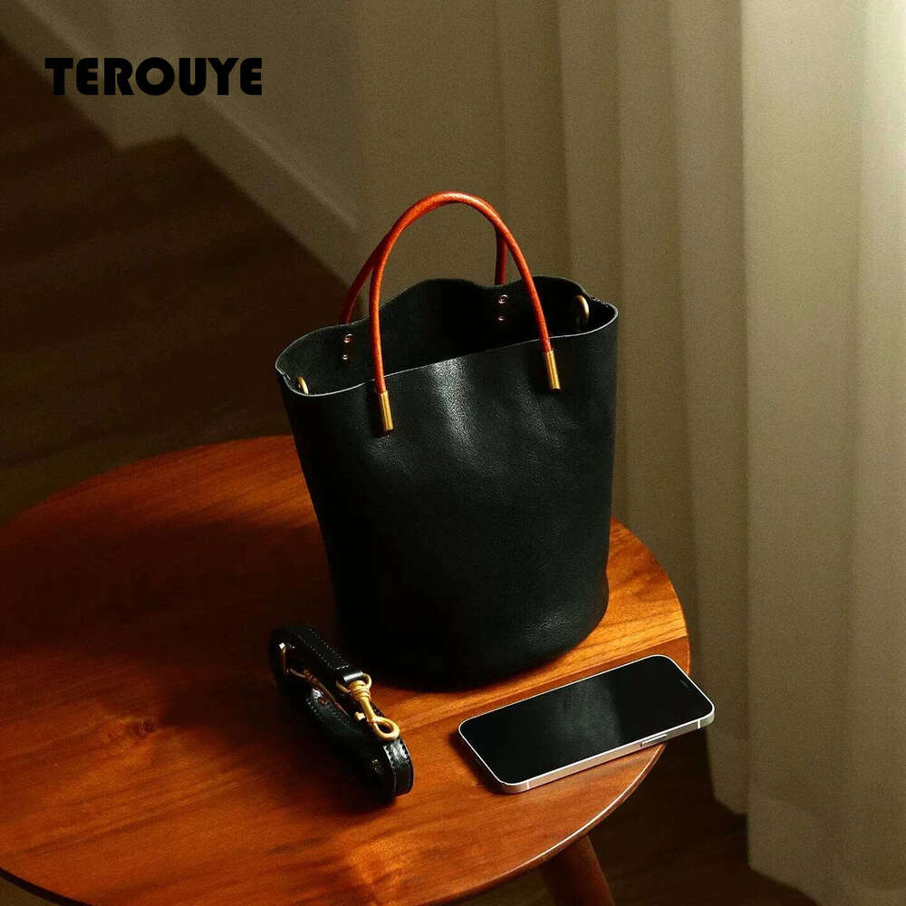 Women's Green Handbag Solid Pu Leather Bucket Bags Large Capacity Female Daily Shopping Composite Pack Commuting Crossbody Bag TEROUYE