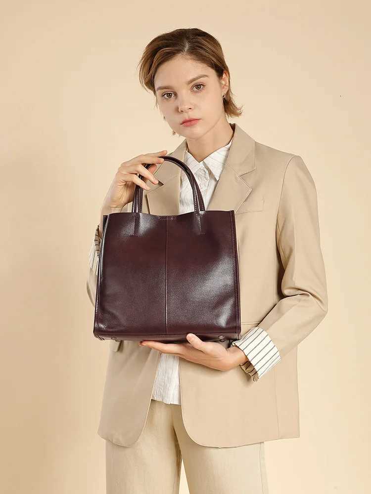 Genuine leather cowhide Womens handbag tote bucket bag 2026 new fashion crossbody bag high quality large capacity shoulder bag H260306