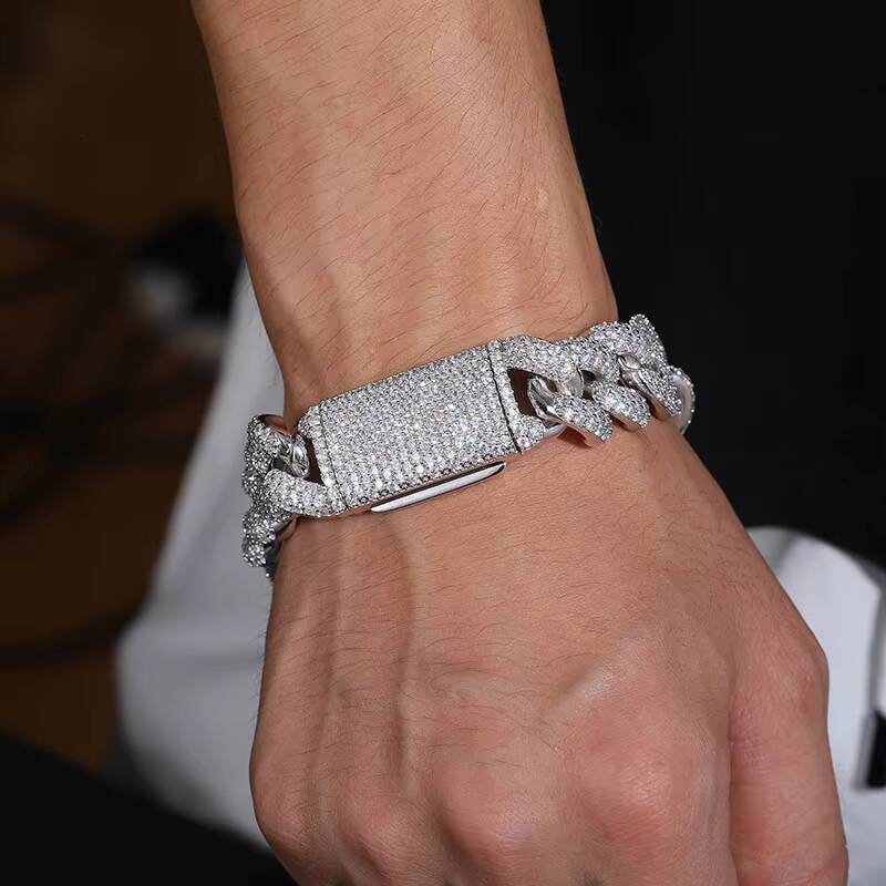 Hot Sale High Quality New Fashion Iced Out Moissanite/Zircon Cuban Link Chain Hip Hop Bracelet for Men and Women
