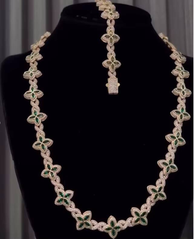 Elegant Hip Hop Moissanite Floral Necklace Unisex Luxury Gold Chain Green Stone Design Sparkling Fashion Jewelry Statement Style