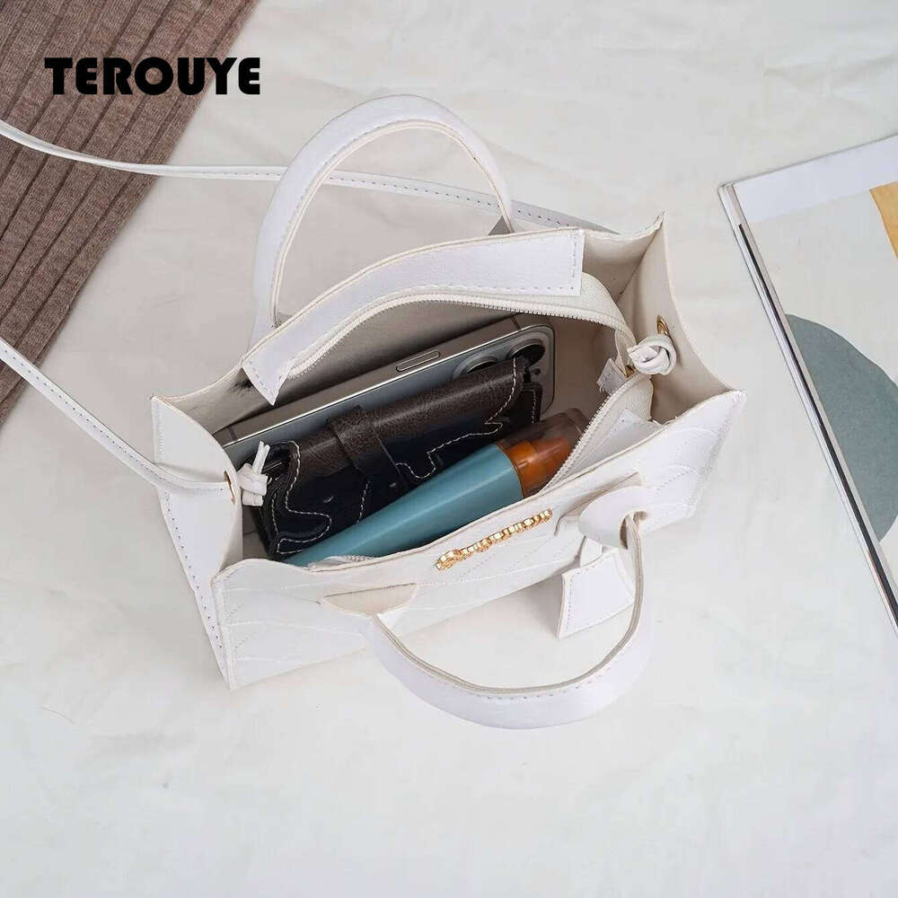 Women Vintage Shoulder Small Satchel Simple Female Crossbody Soft PU Leather Flap Bag Messenger Bags Sac Femme TEROUYE