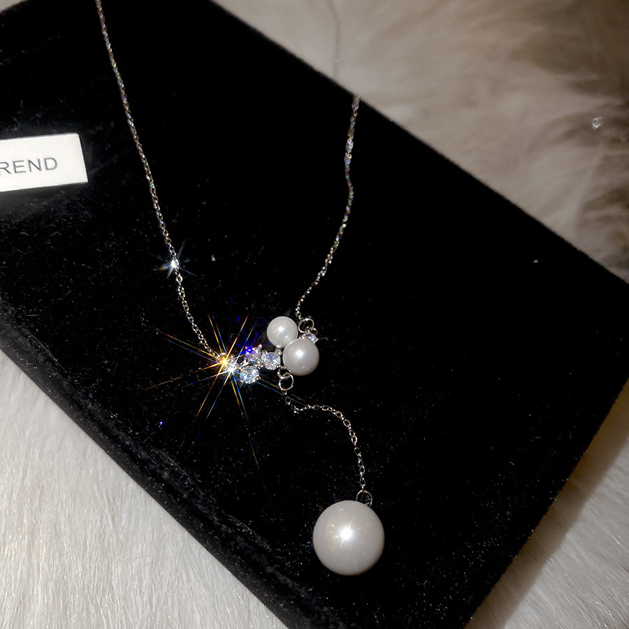 French-style stainless steel zircon pearl pendant necklace, vintage elegant clavicle chain, light luxury high-end jewelry for women