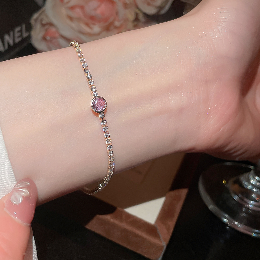 Fresh elegant adjustable bracelet for women, inlaid with imitation white iridescent zircon low-key luxury simple fashionable