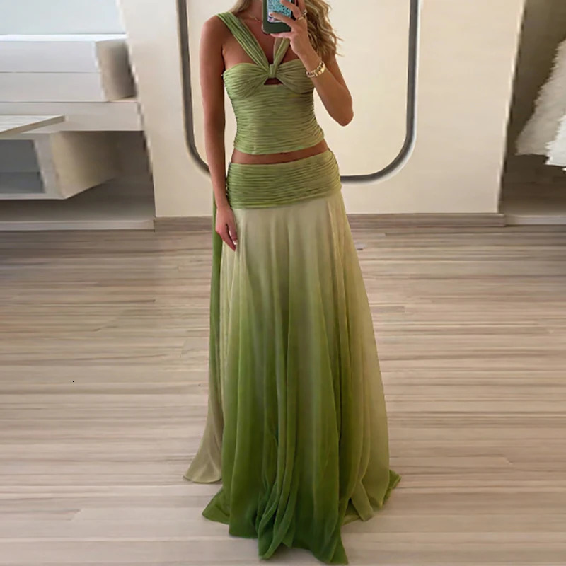 Sexy Halter Tops and Long Skirts Party Outfits Women Fashion Gradient Printed Pleated 2Pc Suit Elegant Sleeveless Backless Sets 260306
