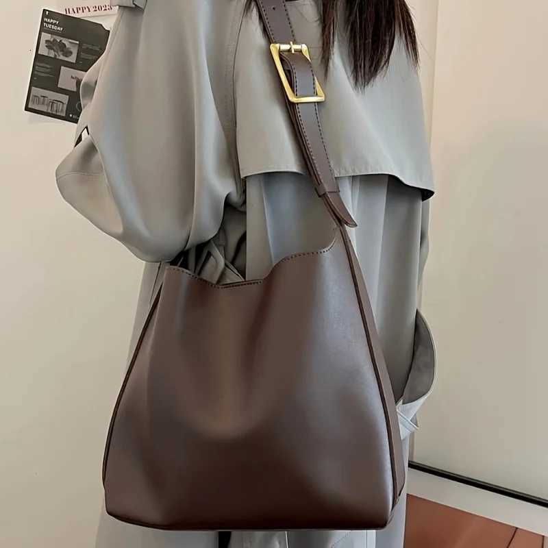 Womens Fashion Tote Bag Minimalist Shoulder Handbag Faux Leather Bucket Bag Polyurethane Lining No Print H260306