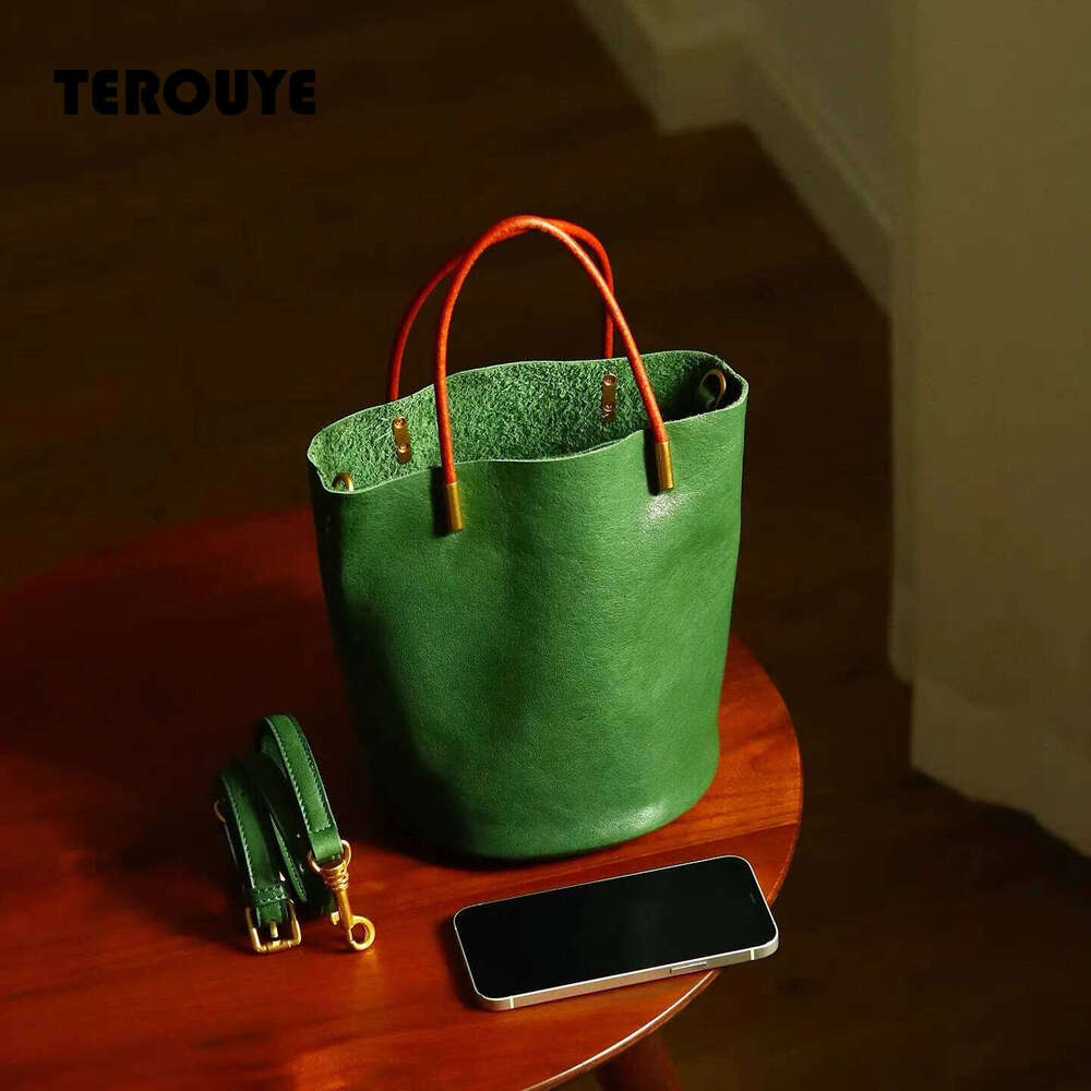 Women's Green Handbag Solid Pu Leather Bucket Bags Large Capacity Female Daily Shopping Composite Pack Commuting Crossbody Bag TEROUYE