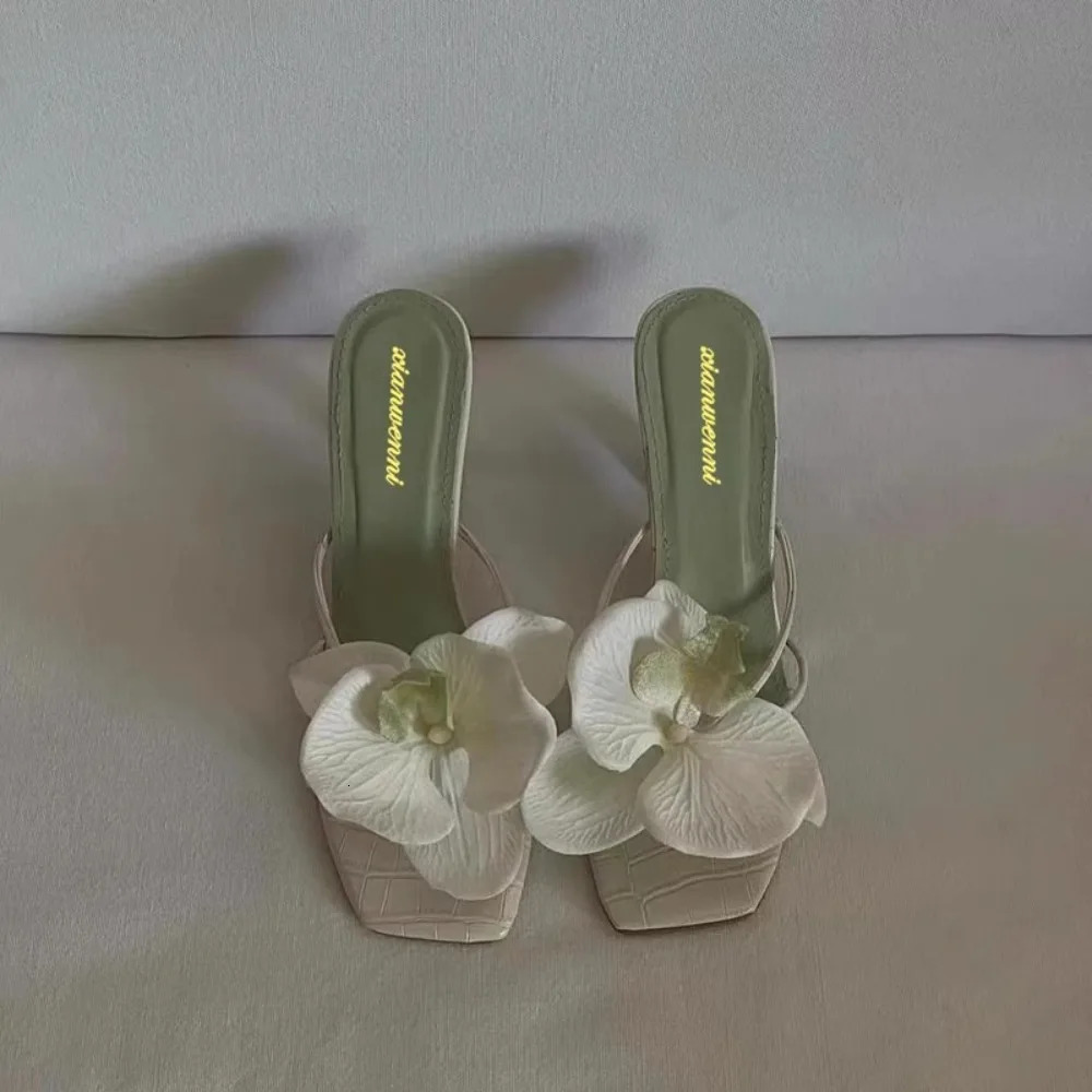 Womens Slippers Casual Fashionable High Quality Shoes for Women Shallow Women Sandals Elegant Flowers Womens Slippers 260306