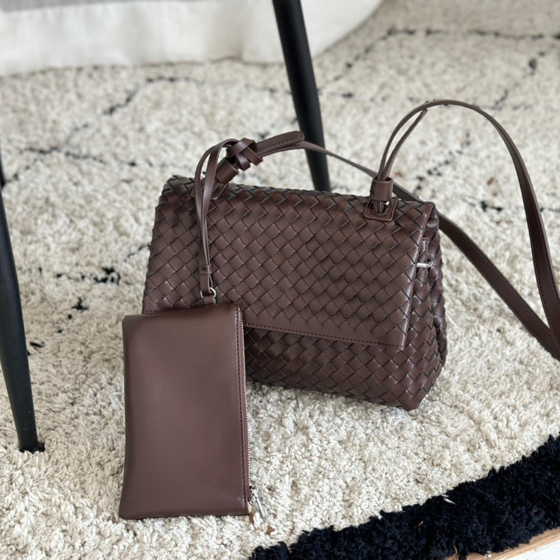 2026 new Genuine leather hand-woven women's bag high-end cowhide shoulder bag flip bag simple and versatile light luxury and literary style bag.