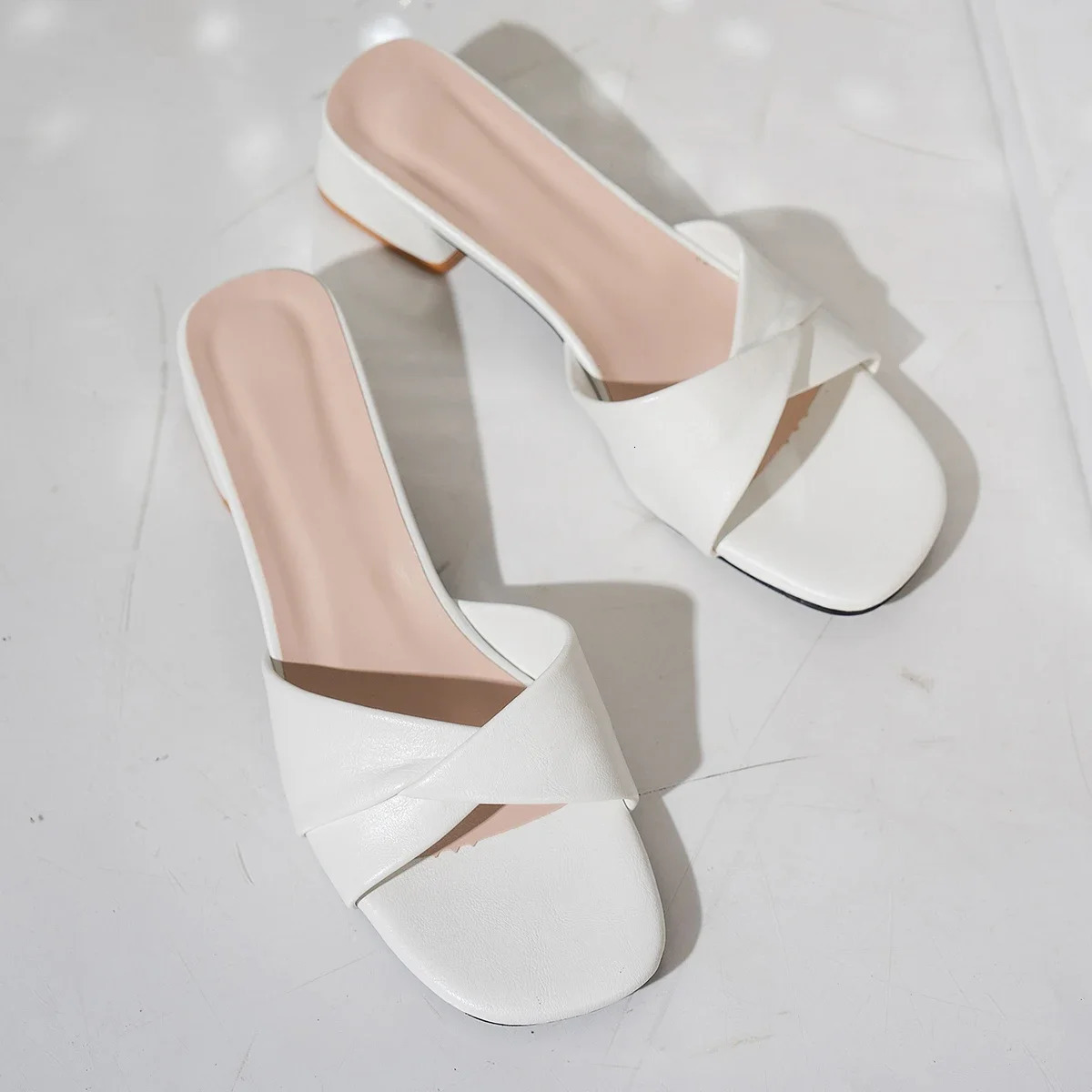 Summer Fashion Open Toe Solid Color Simple Leather Surface Versatile Candy Color Large Slippers Square Heel Shoes Women 260306