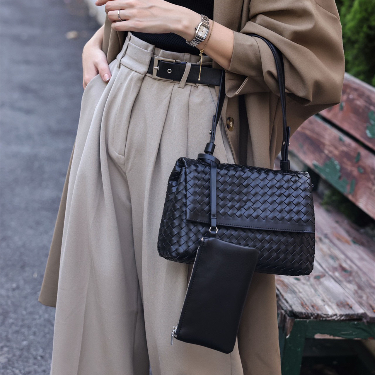 2026 new Genuine leather hand-woven women's bag high-end cowhide shoulder bag flip bag simple and versatile light luxury and literary style bag.