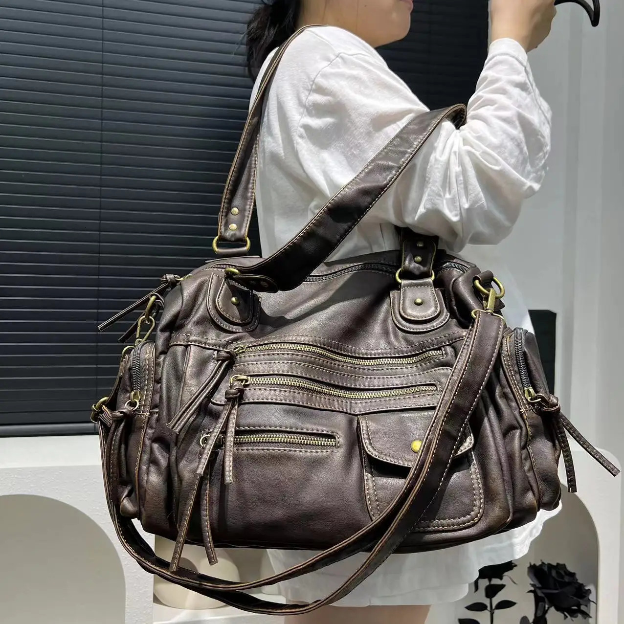 Y2K Girl Single Shoulder Crossbody Bag Vintage Washed Leather Motorcycle Bag Large Capacity Multi Pocket Bag 260303