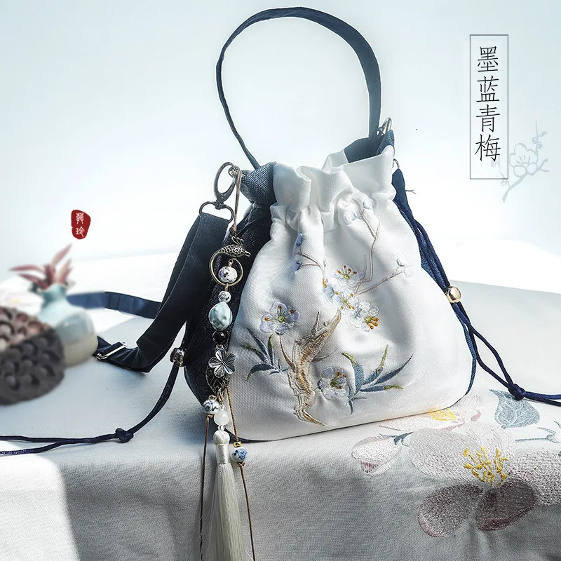 2025 Hanstyle Embroidered Ancient Style Handheld Hanfu Pouch Crossbody Bag 260307