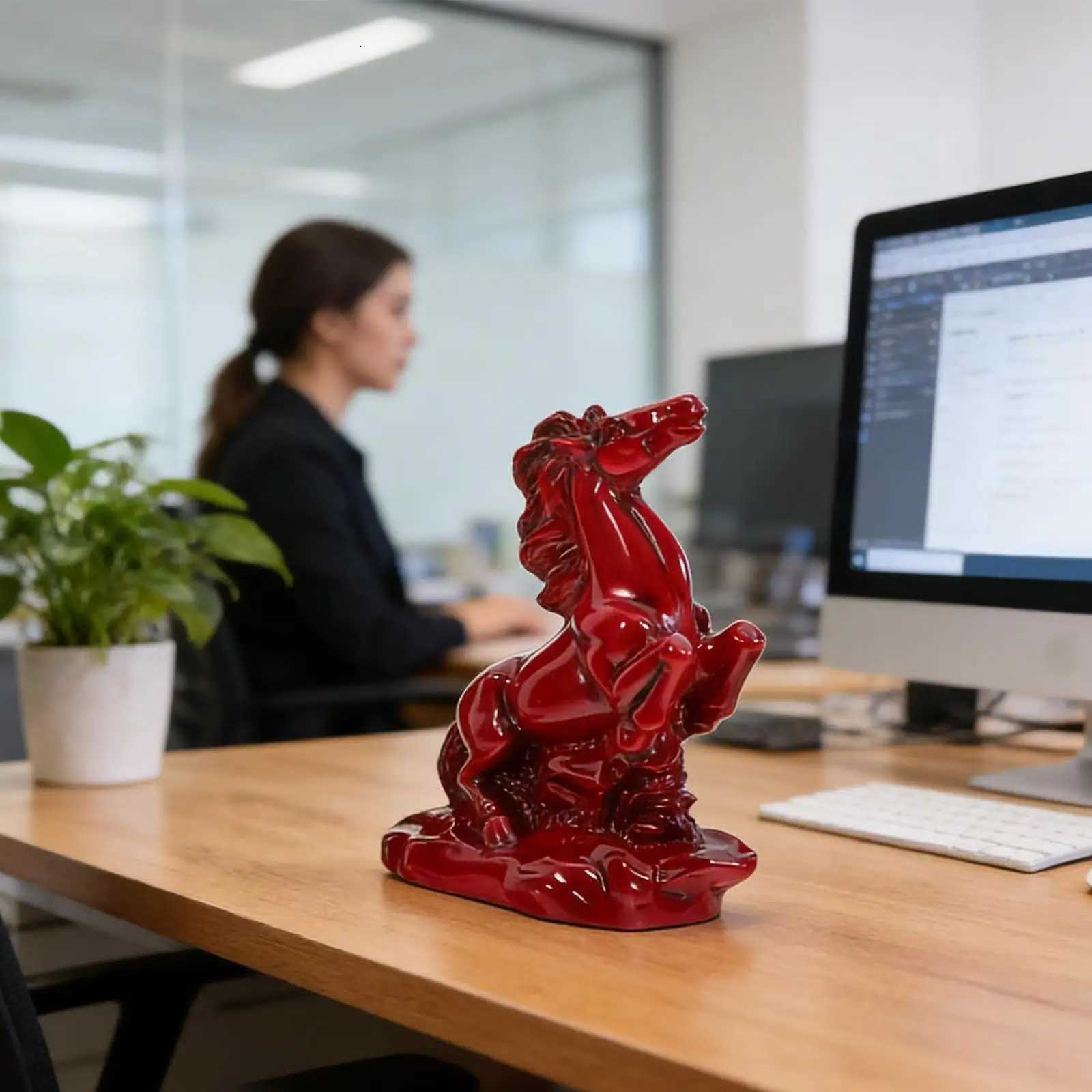 Red Resin Horse Statue Chinese Zodiac Decor for Home Office Holiday GiftT260307