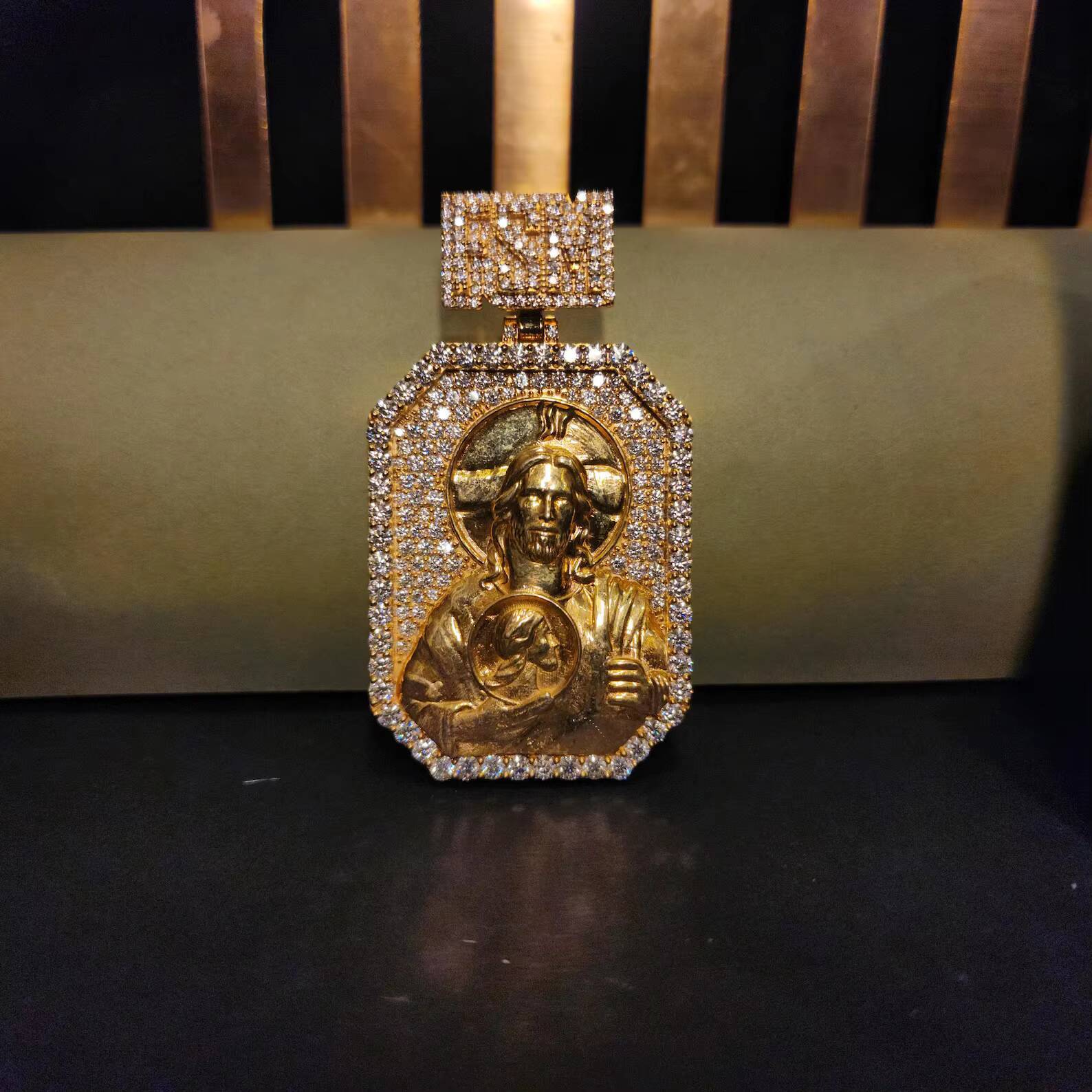 Hip Hop Pendant Solid Sterling Silver 925 Gold Rose Gold Plated with 4 Ct Moissanite Nickel-Free Lead-Free Luxury Jewelry