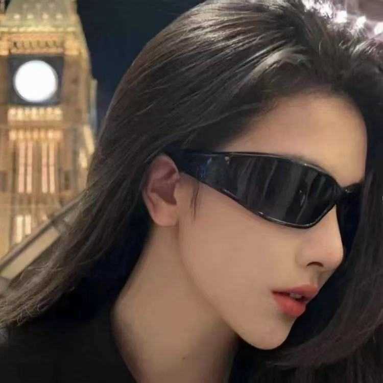 Womens Y2K one-piece sunglasses for hot girls suitable for travel beach seaside outdoor cycling sports and with a high-end feel also suitable for men 