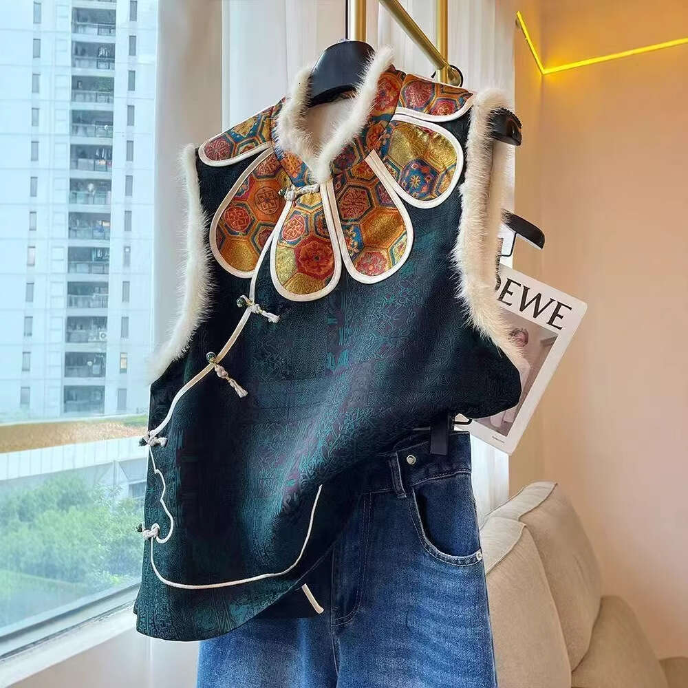 Mardi Hefxessdr New Chinese style traditional button up vest, thickened and padded, sleeveless top, 2025 winter new layered vest