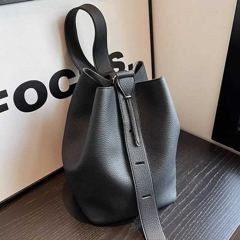 Gorgeous Large Capacity Female New Fashion Versatile Shoulder Crossbody Bag Popular Network Red Explosive Bucket Bag Tote Purse H260306