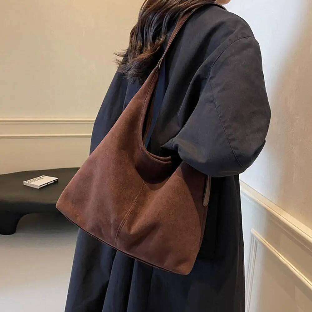 Retro Large Capacity Suede Bucket Women's Hot Sale Of The Season New Autumn Winter Fashion Single Shoulder Bag Stylish XJ260306