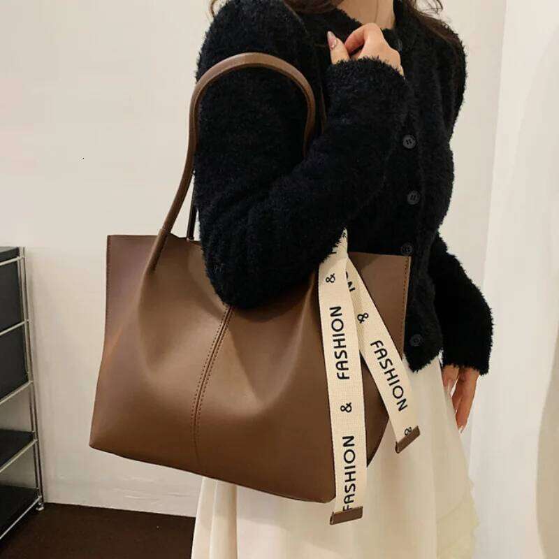 Chic Large Capacity Tote Bag for Women - Fashionable Shoulder Handbag with Polyester Lining, Available in Brown/Black XJ260306