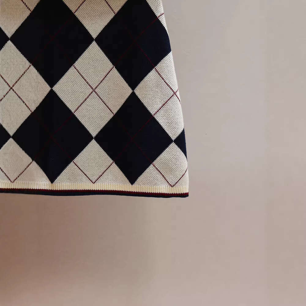 2026 designer high-end women's clothing spring and summer new collection, Korean casual diamond pattern lapel top and knitted skirt set