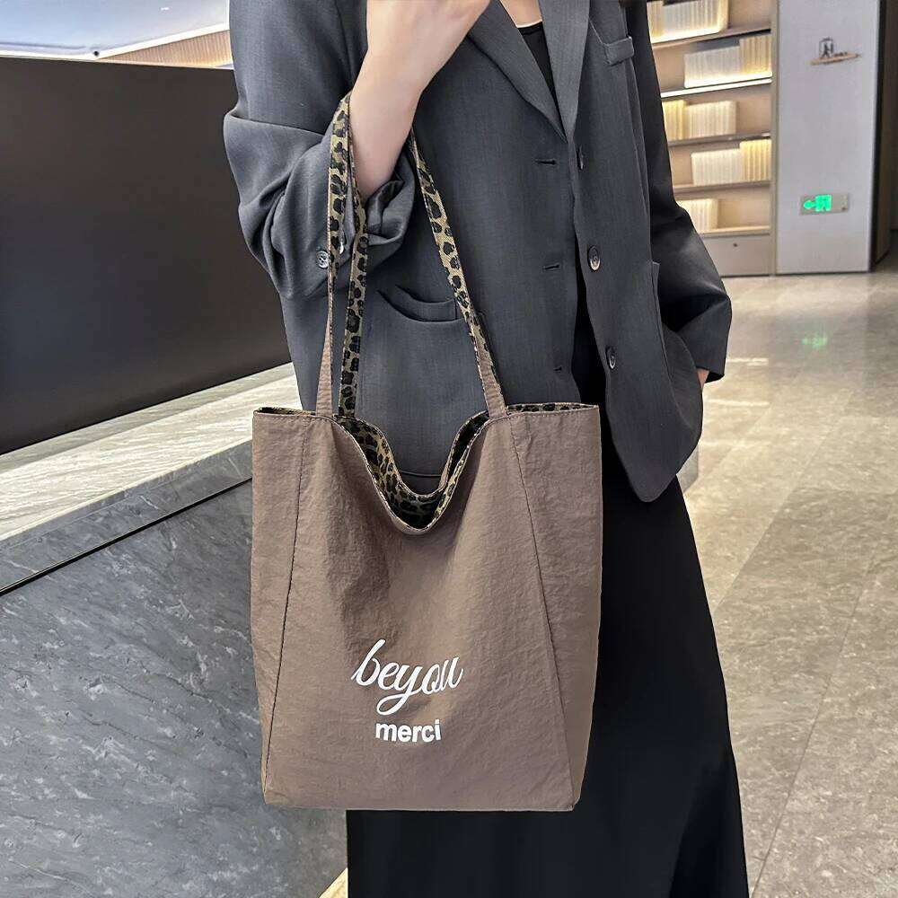 Leopard Print Canvas Women's 2025 Autumn and Winter New Fashion, College Style Tote Bag, Casual Large Capacity Cloth Bag XJ260306