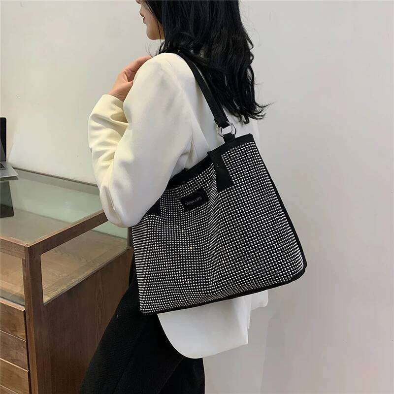 Hasp Pu Ladies Shoulder Rhinestone Design Sewing Thread Bags for Women New Fashion Underarm Shopper Totes XJ260306