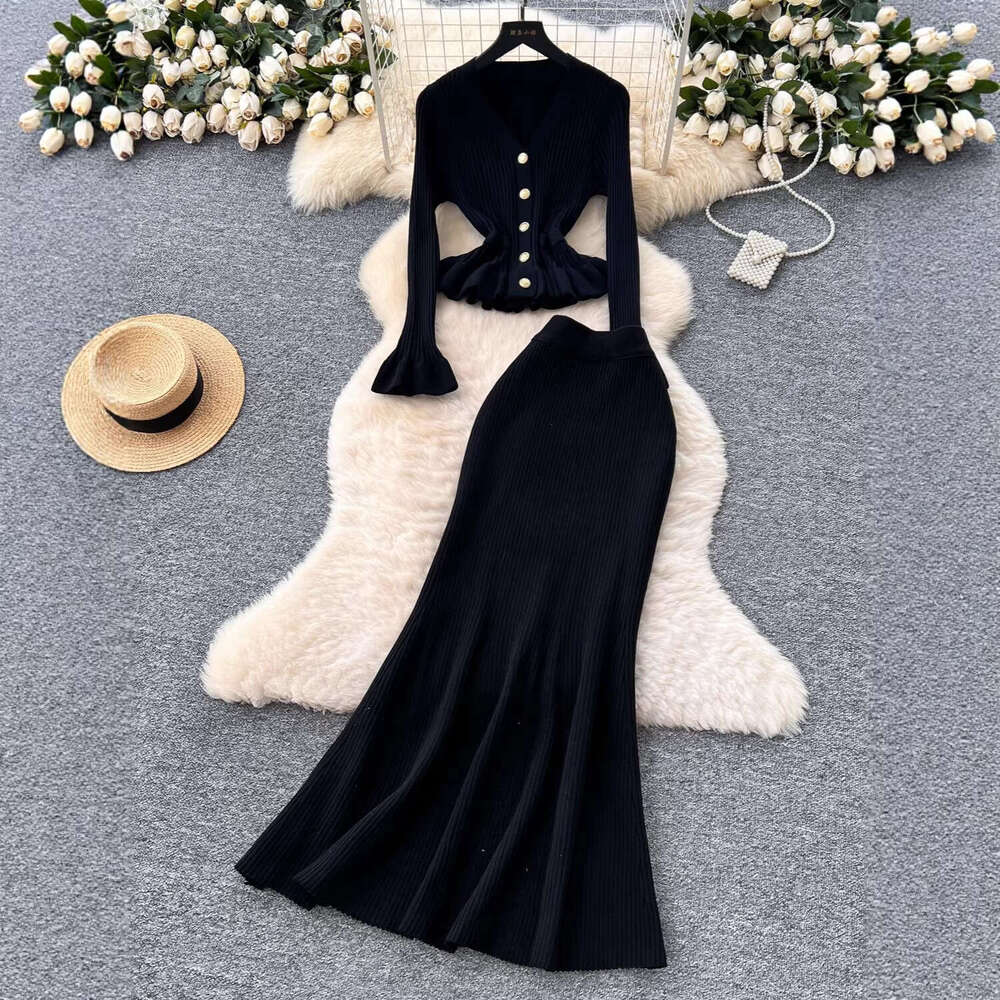 2026 autumn and winter designer French style new clothing with bell shaped sleeves knitted top, high waist fish tail long skirt