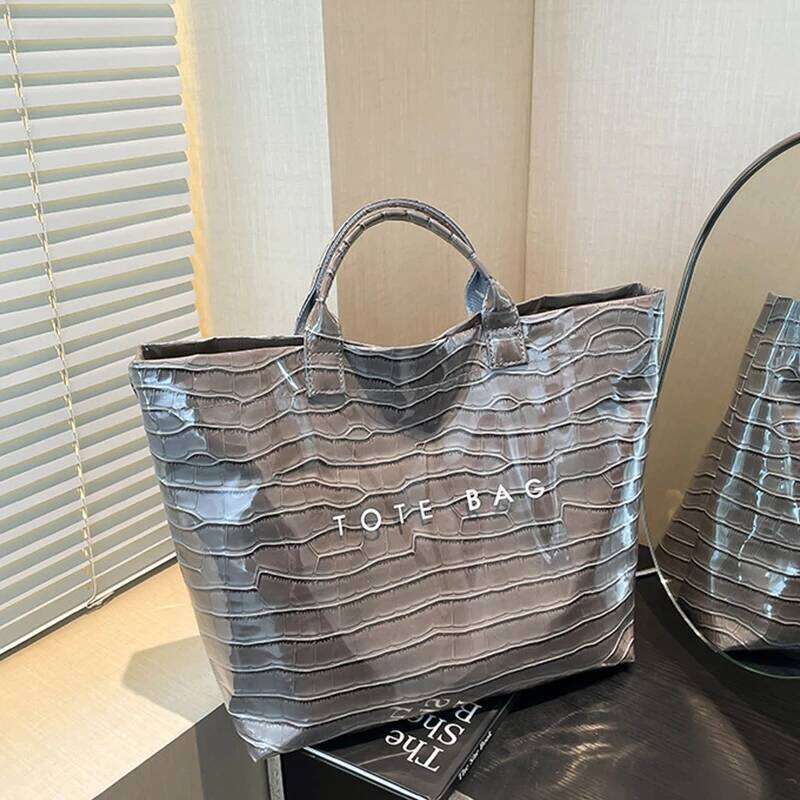 Crocodile Print PVC Leather Tote For Women Fashion Large Capacity Gold Handbag New Waterproof Letter Commuter Shopping Bag XJ260306