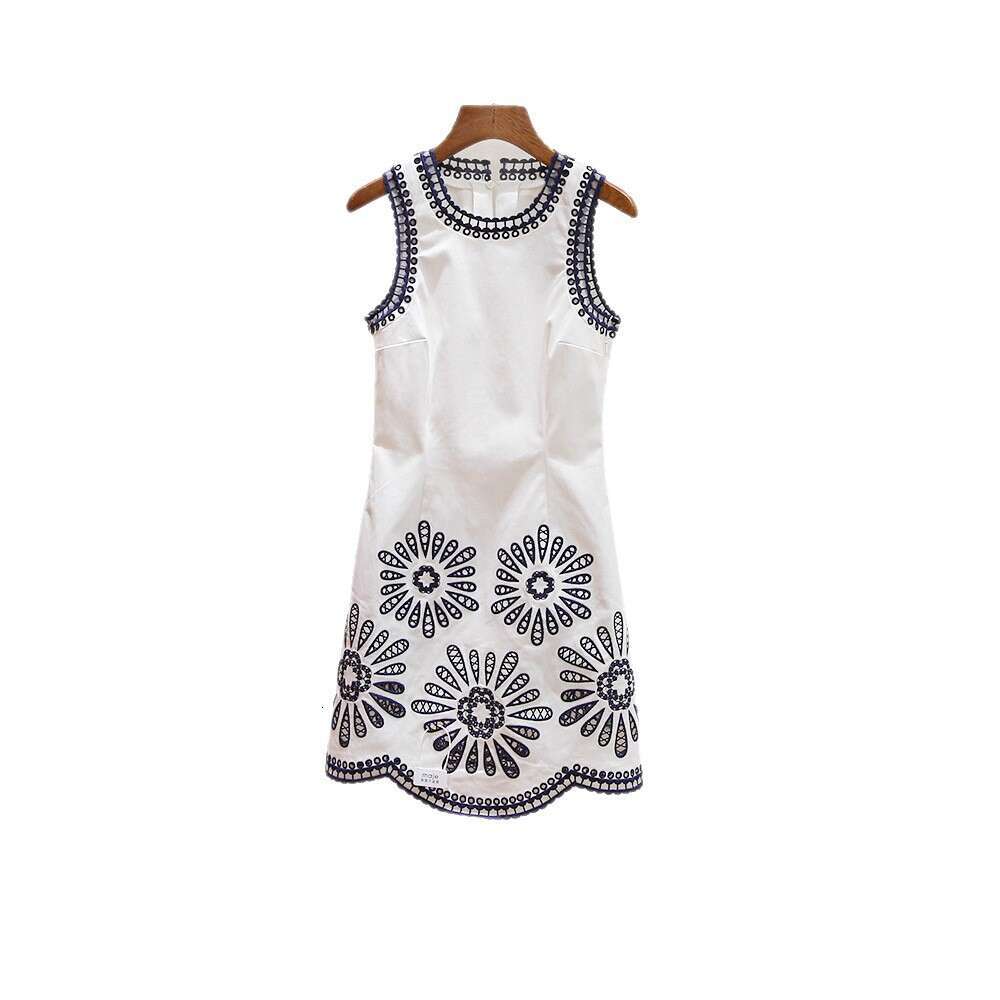 2026 Spring and Summer New French style Small Fragrant High end Embroidered Hollow A-line Waist Sleeveless Vest for Women