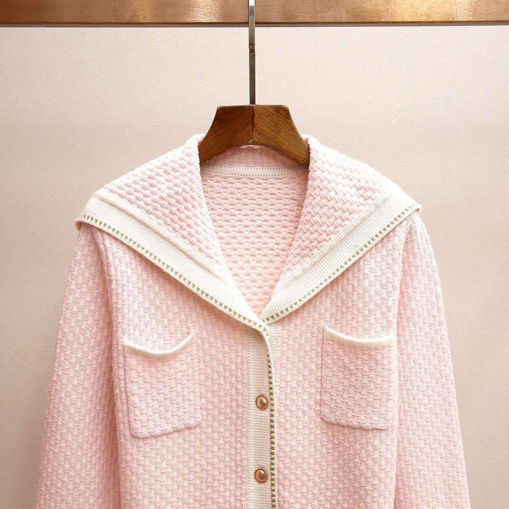 2026 designer high-end women's clothing autumn and winter new item, small fragrance style, small comparison, navy collar cardigan with textured k