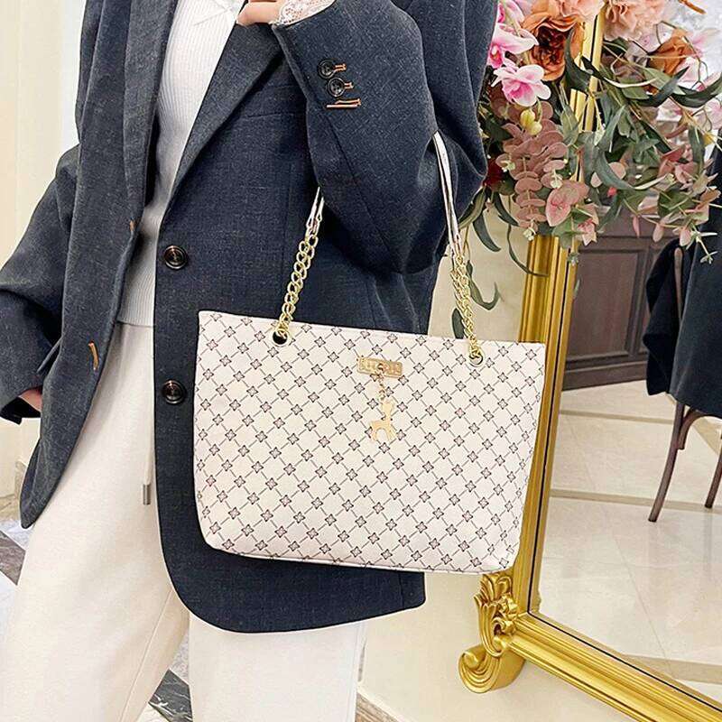 2024 Autumn and Winter New Presbyopic Handbag Shoulder Large Capacity Tote Women's Bag XJ260306