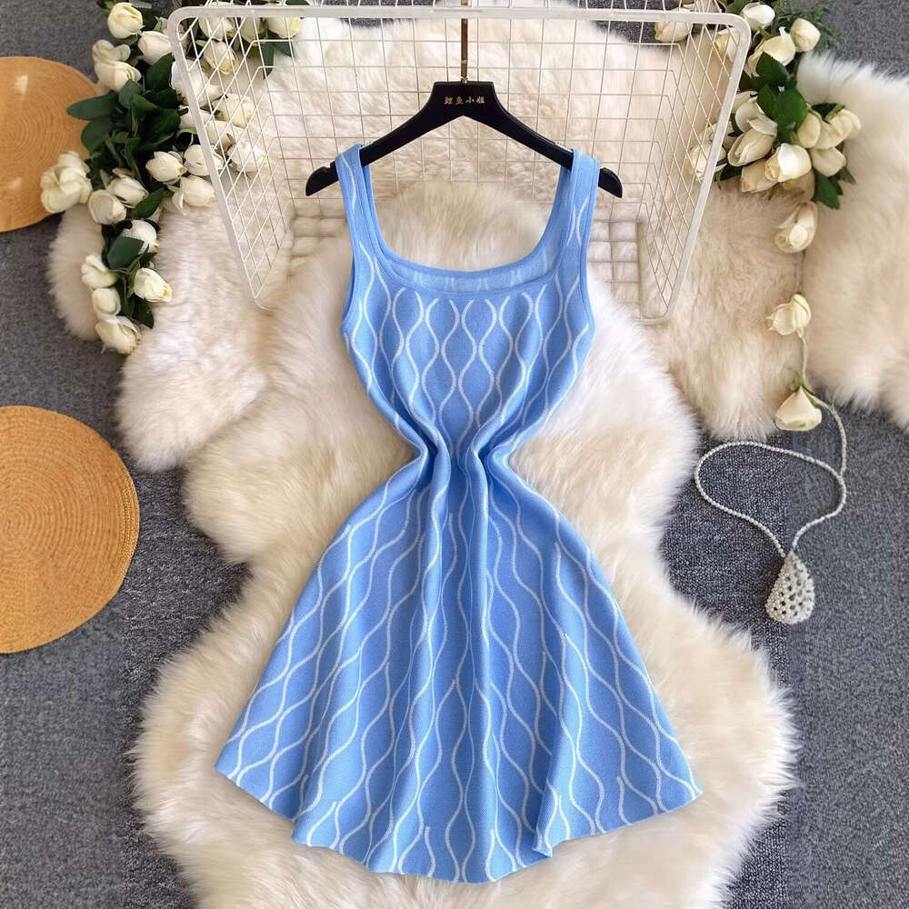 2026 Spring and Summer New French Water Tank Ripple Pattern Petite Women's Design Slim Knitted Dress