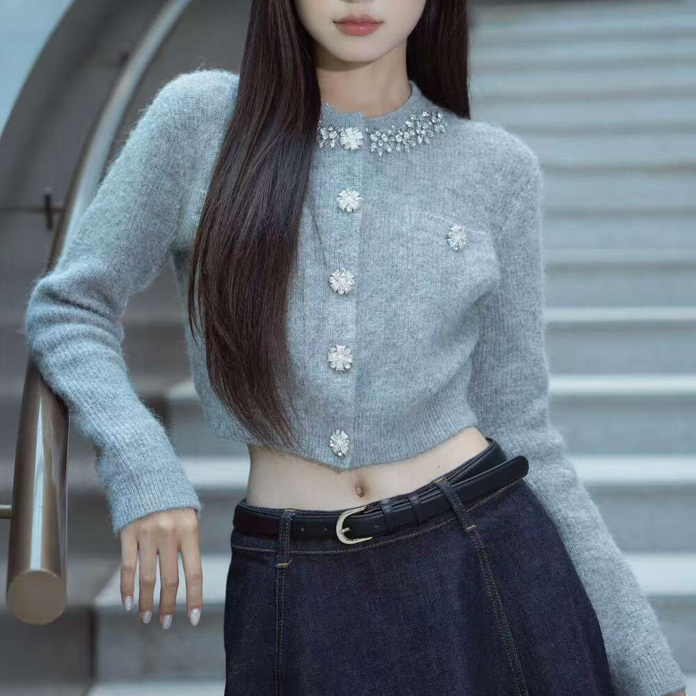 2026 early autumn new designer A12 solid color bead round neck knitted cardigan top, short skirt two-piece set for women