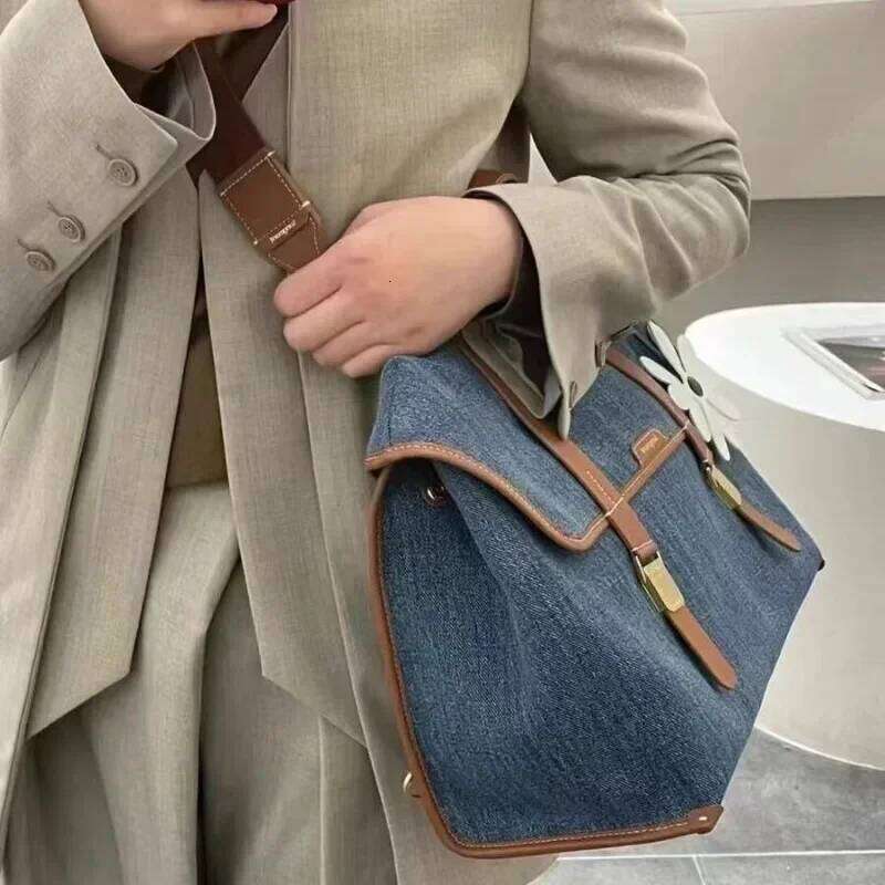 2025 New Shoulder Business Pass Series Travel Briefcase Denim Large Capacity Backpack Handbags for Women Cute Crossbody Bags XJ260306