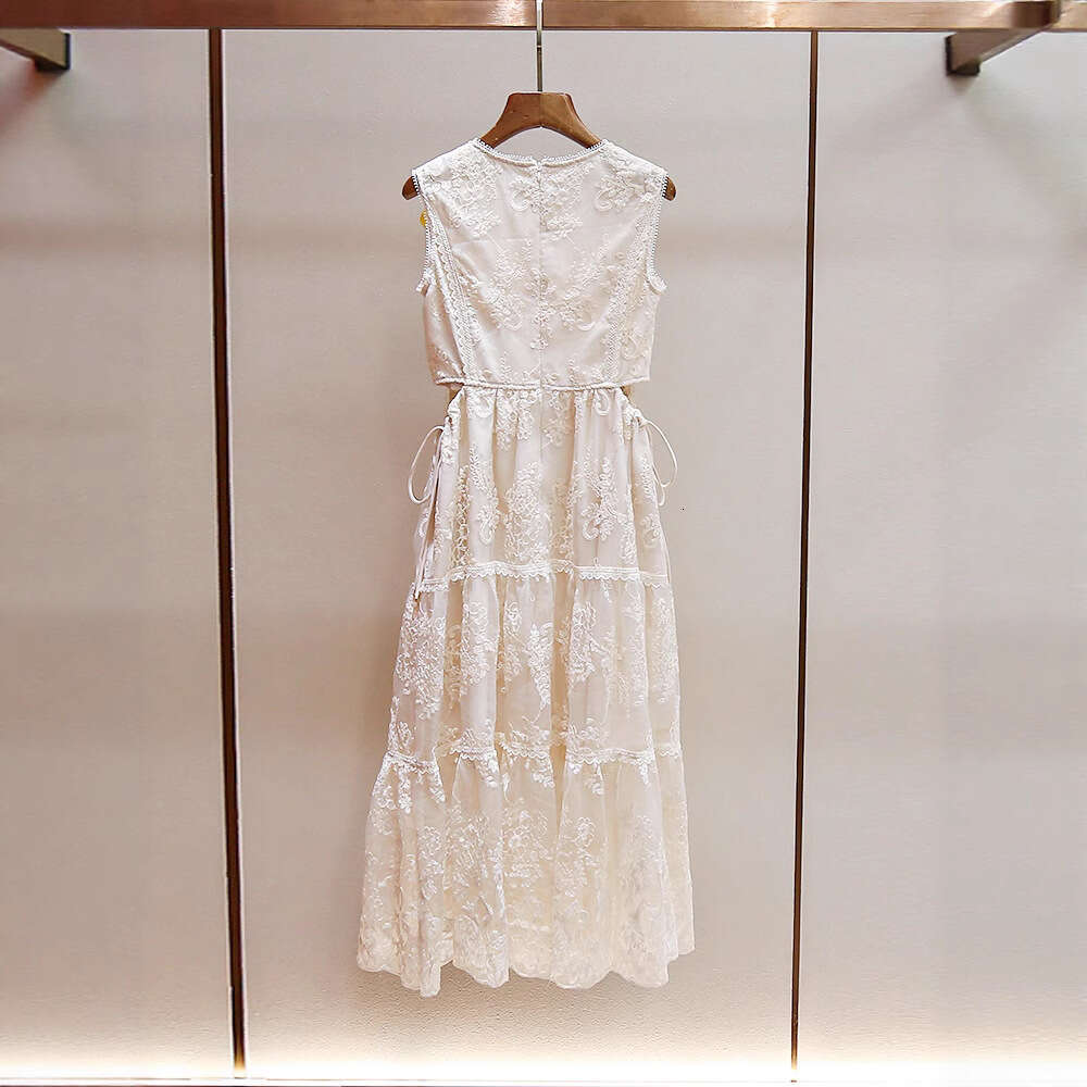 2026 designer high-end women's summer new style French mature lace embroidered hollow dress