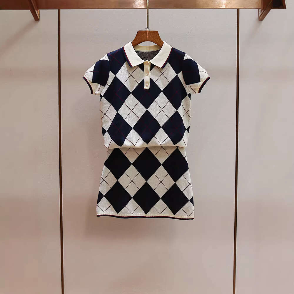 2026 designer high-end women's clothing spring and summer new collection, Korean casual diamond pattern lapel top and knitted skirt set