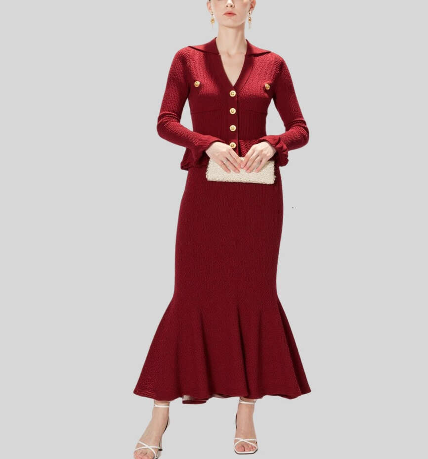 2026 European and American autumn and winter French retro new women's sweater elegant V-neck knitted long sleeved dress